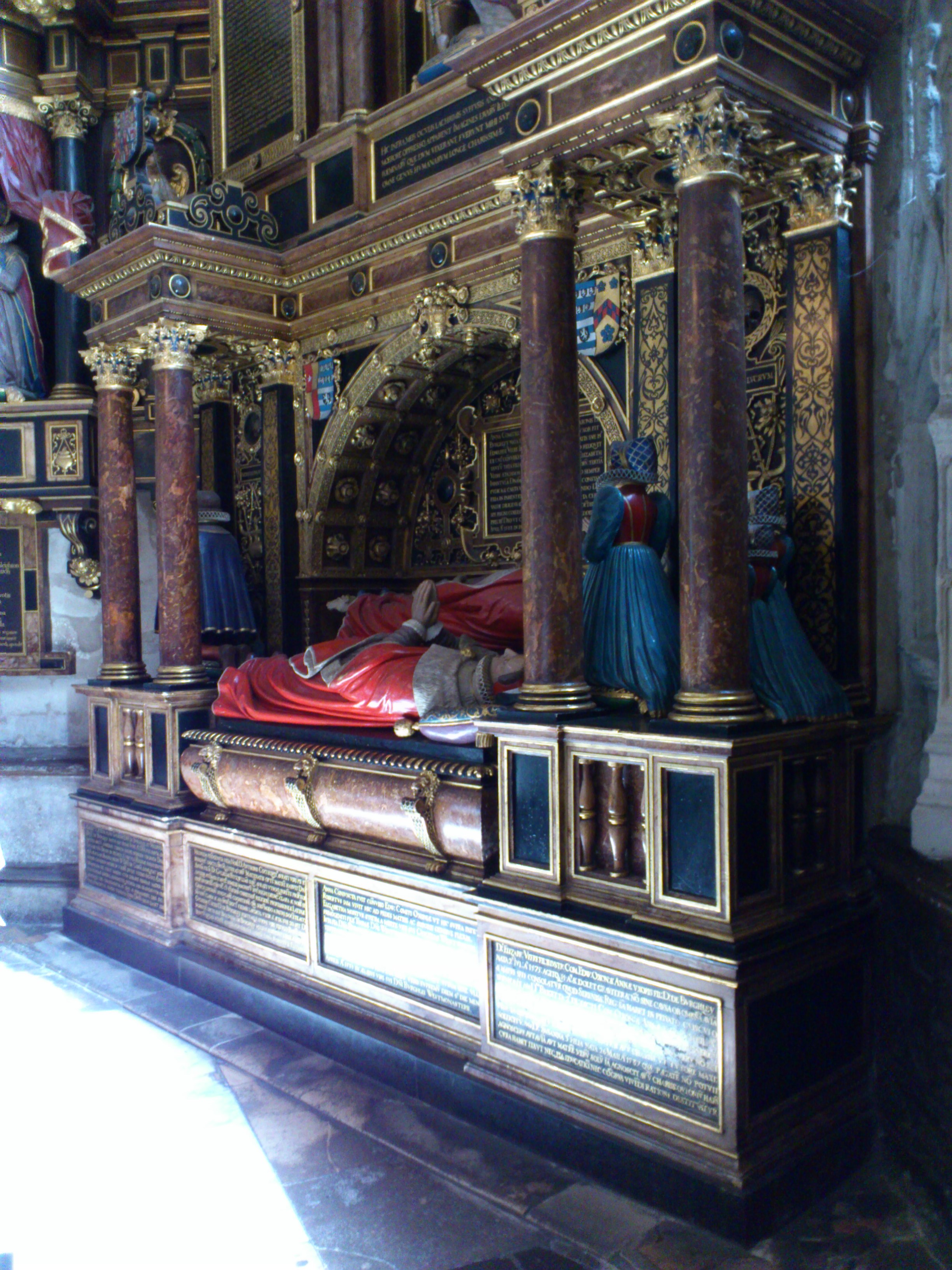 tombs inside westminster abbey